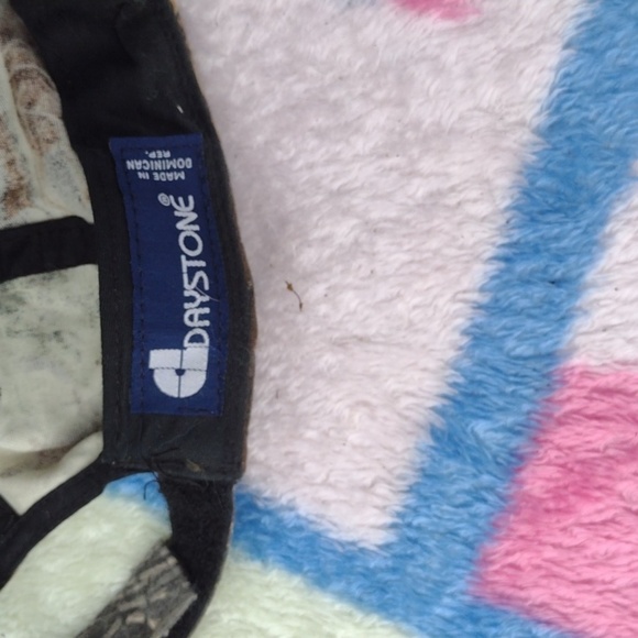 Mossy Oak and Bonus Hats - Picture 2 of 4